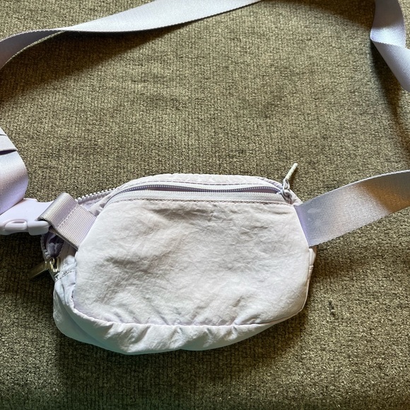 Lululemon 1L Lavender Fog Belt Bag - Picture 6 of 10